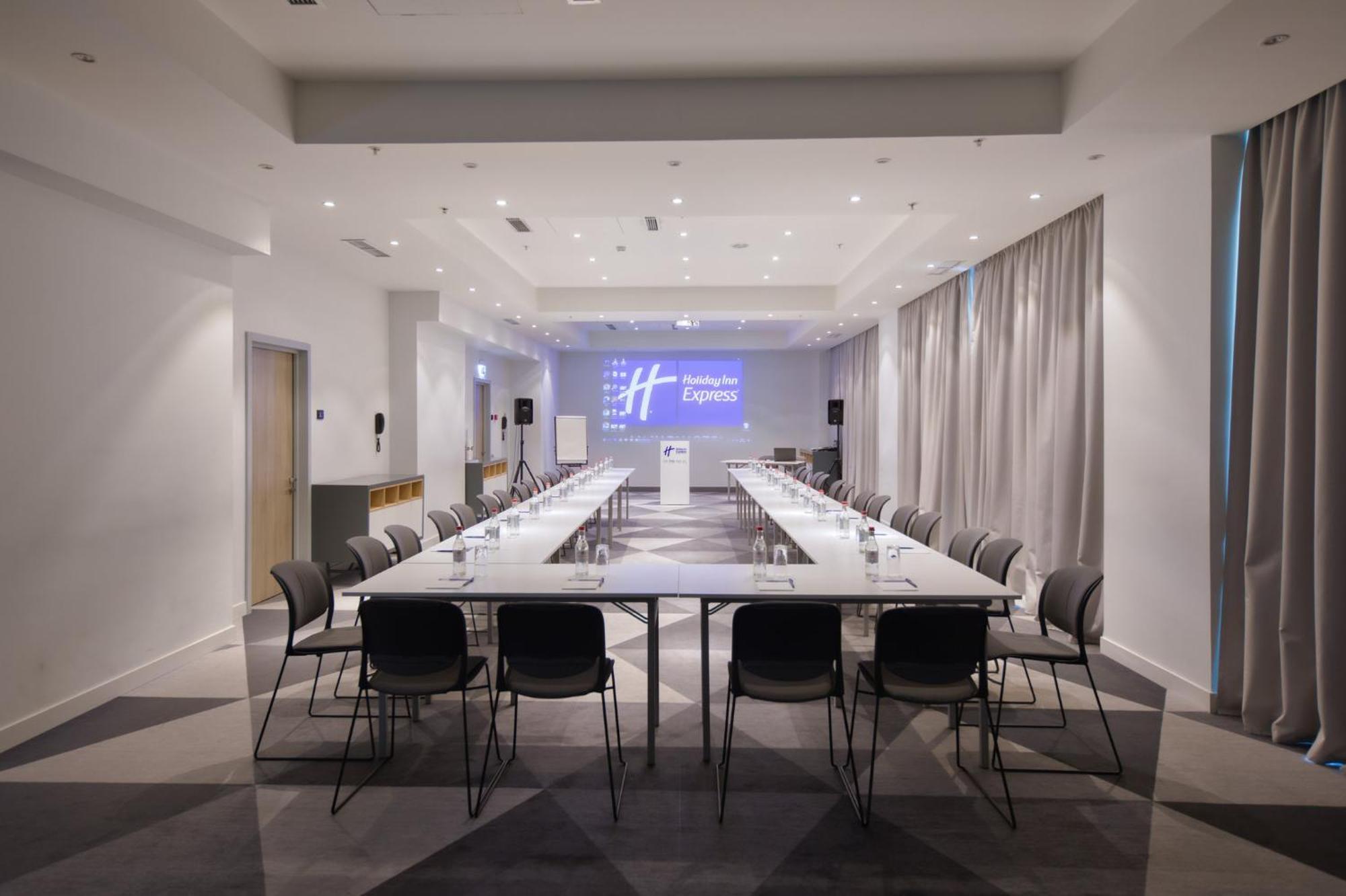 Holiday Inn Express - Yerevan By Ihg Εξωτερικό φωτογραφία