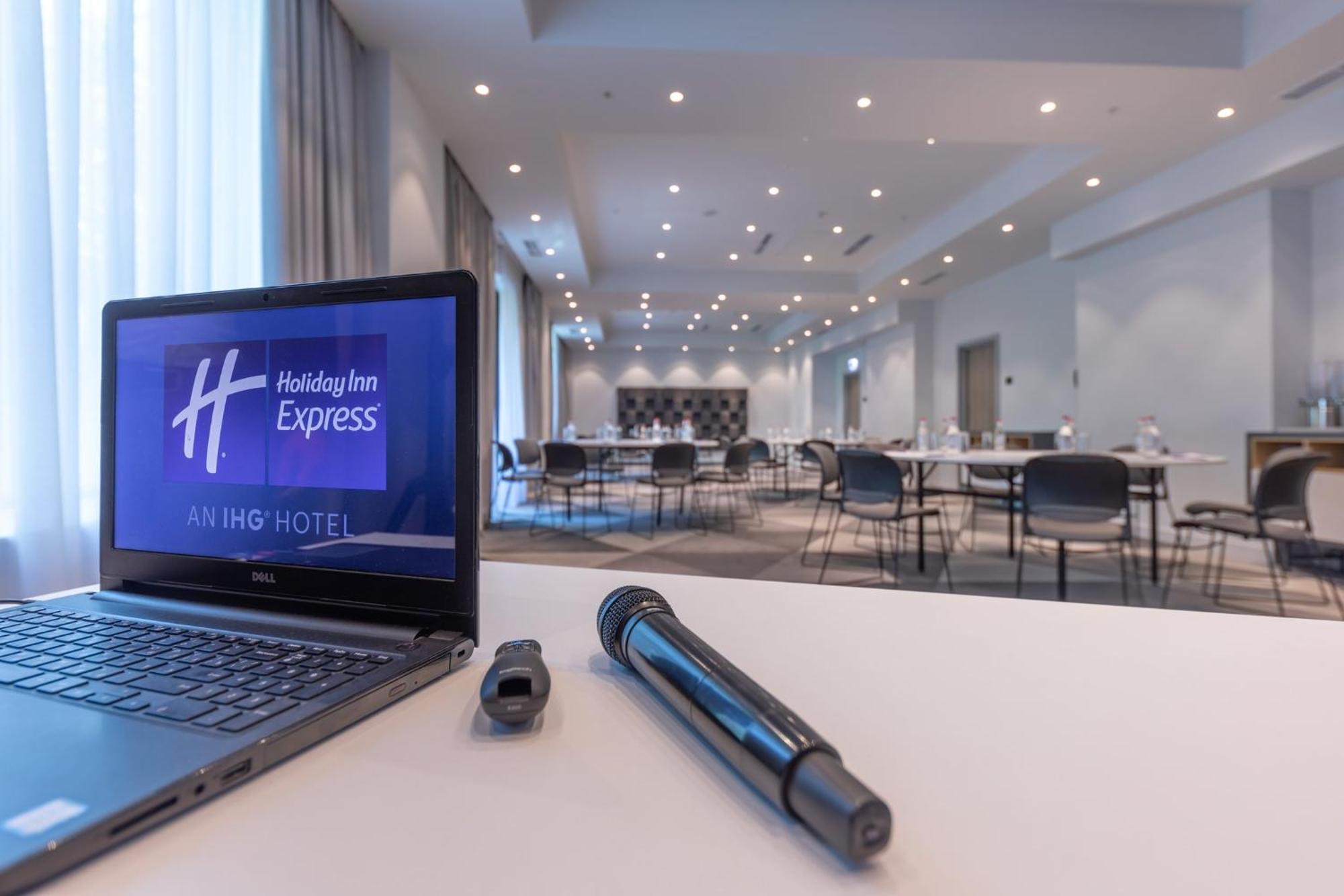 Holiday Inn Express - Yerevan By Ihg Εξωτερικό φωτογραφία